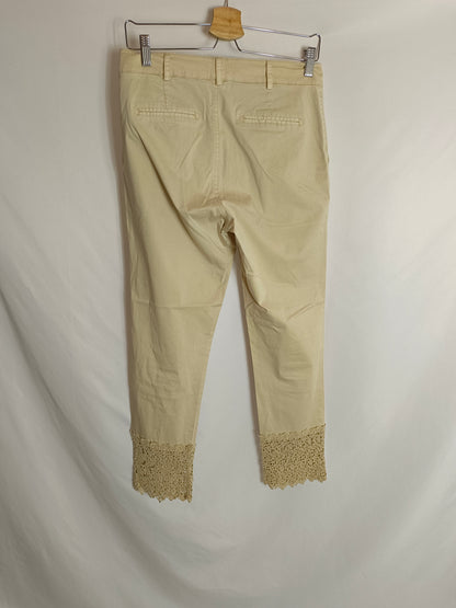 JAVIER SIMORRA. Pantalón beige croché T.38