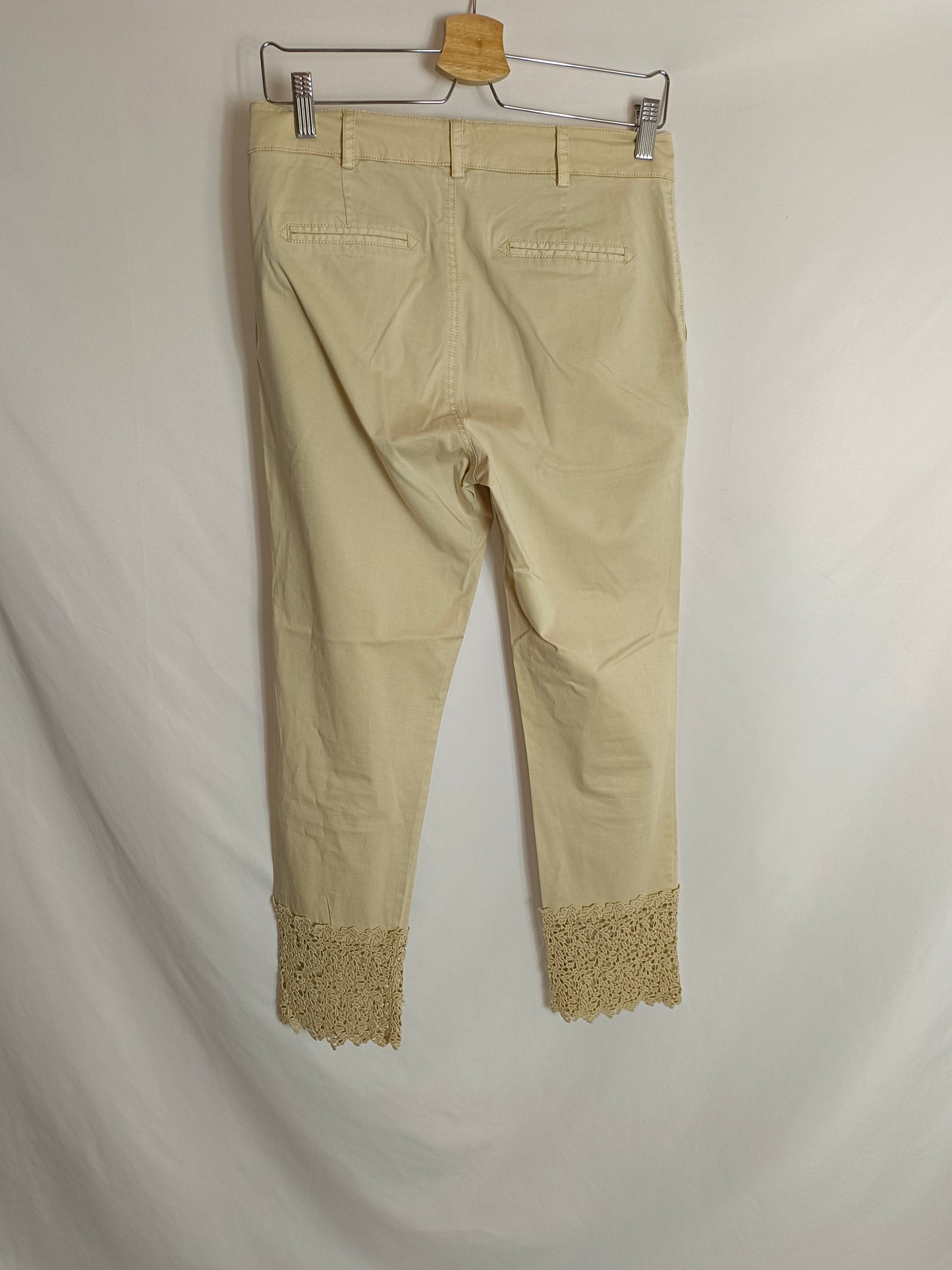 JAVIER SIMORRA. Pantalón beige croché T.38