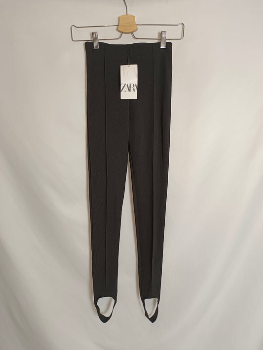 ZARA. Pantalón negro elástico T.xs