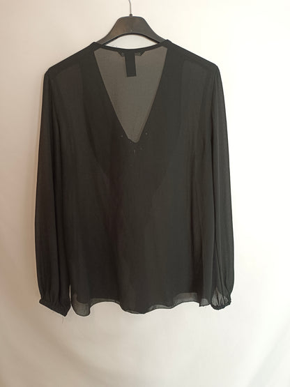 H&M. Blusa negra volante T.36