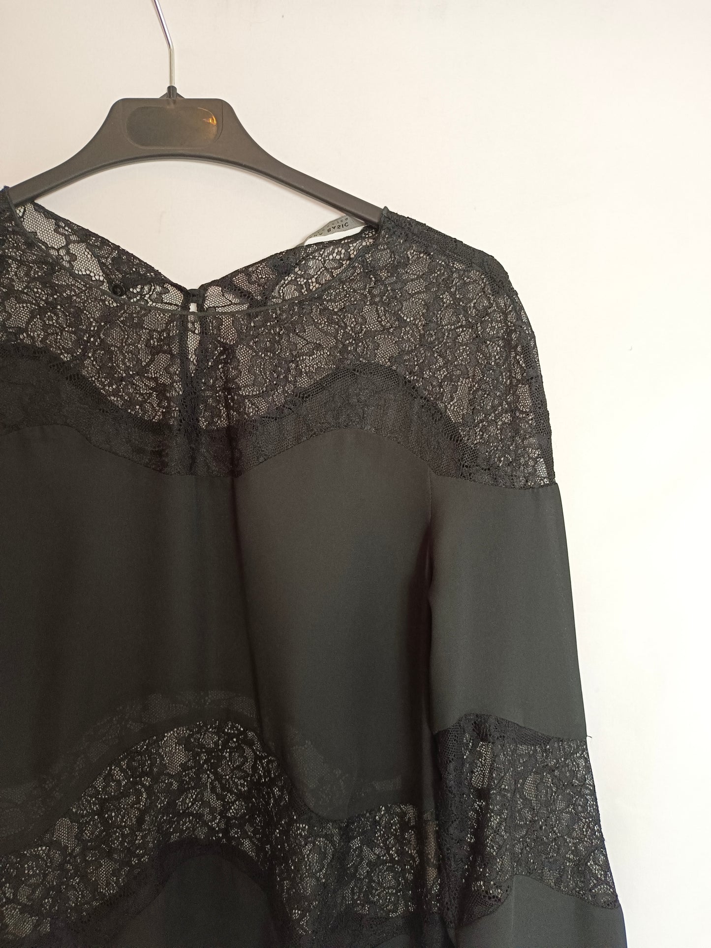 ZARA. Top negro encaje T.xs