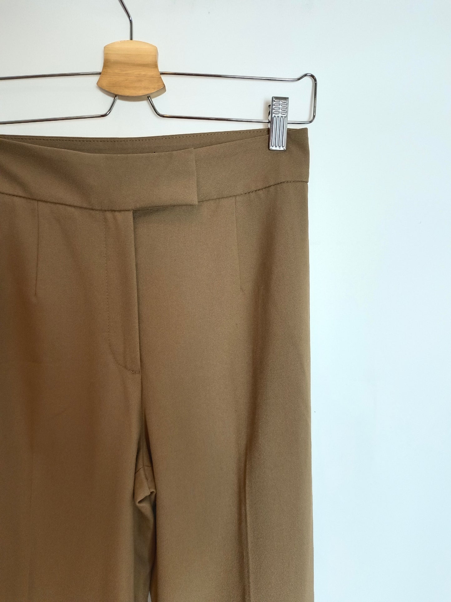 ZARA.Pantalón pinzas camel T.s