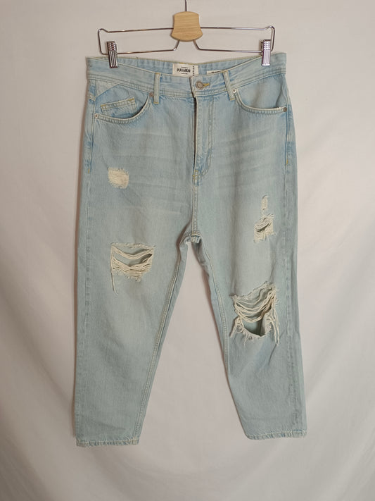 PULL&BEAR. Pantalón denim claro T.40