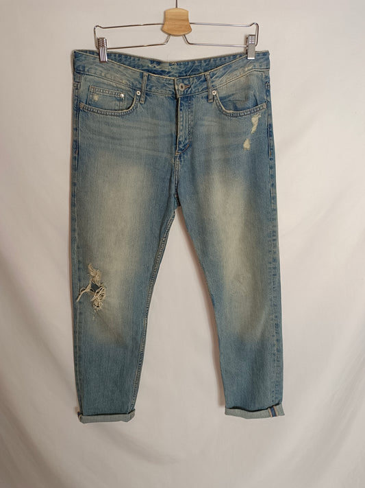 H&M. Pantalón denim rotos T.29(44)