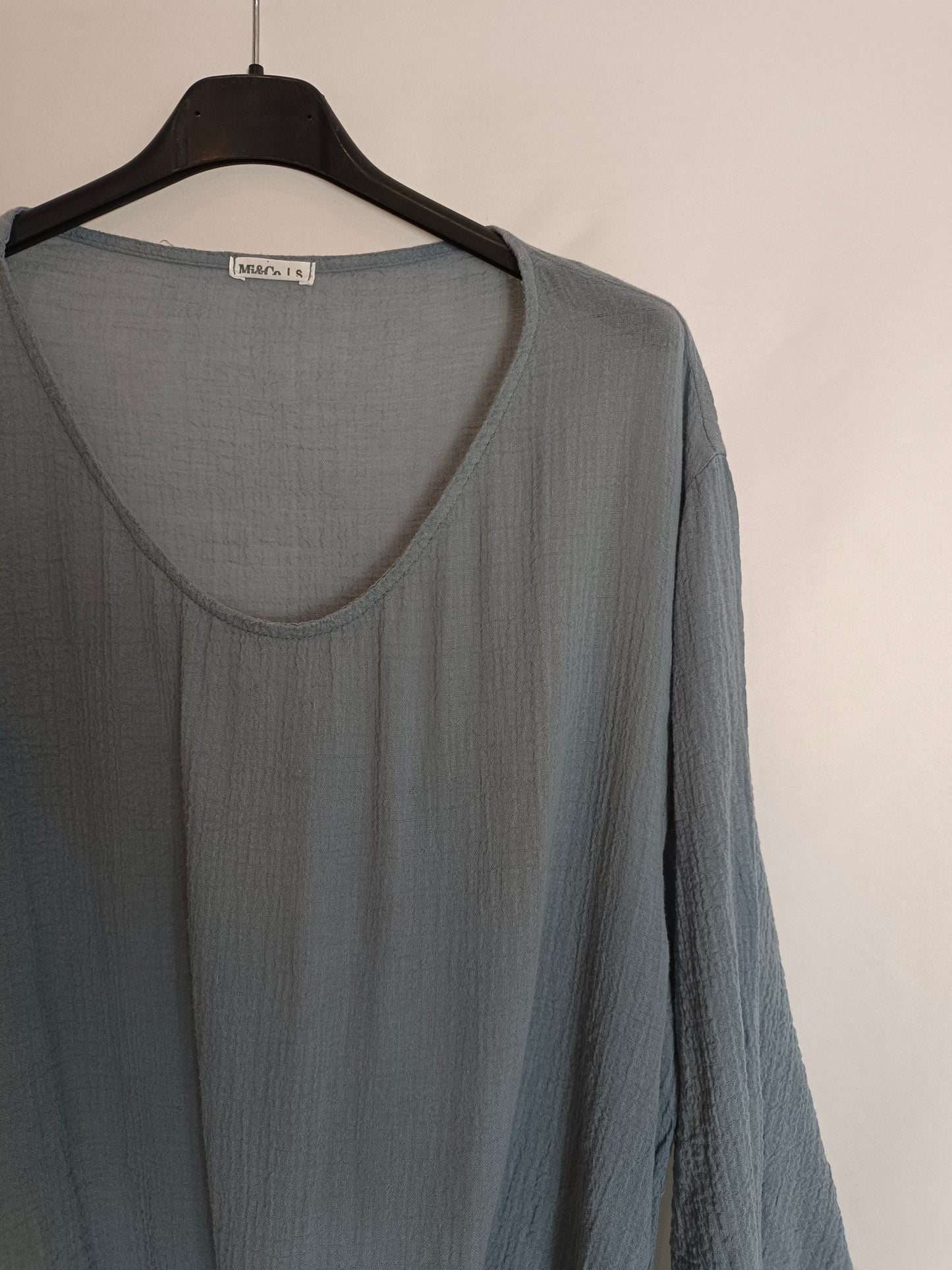 MI&CO. Blusa oversized nudo T.s