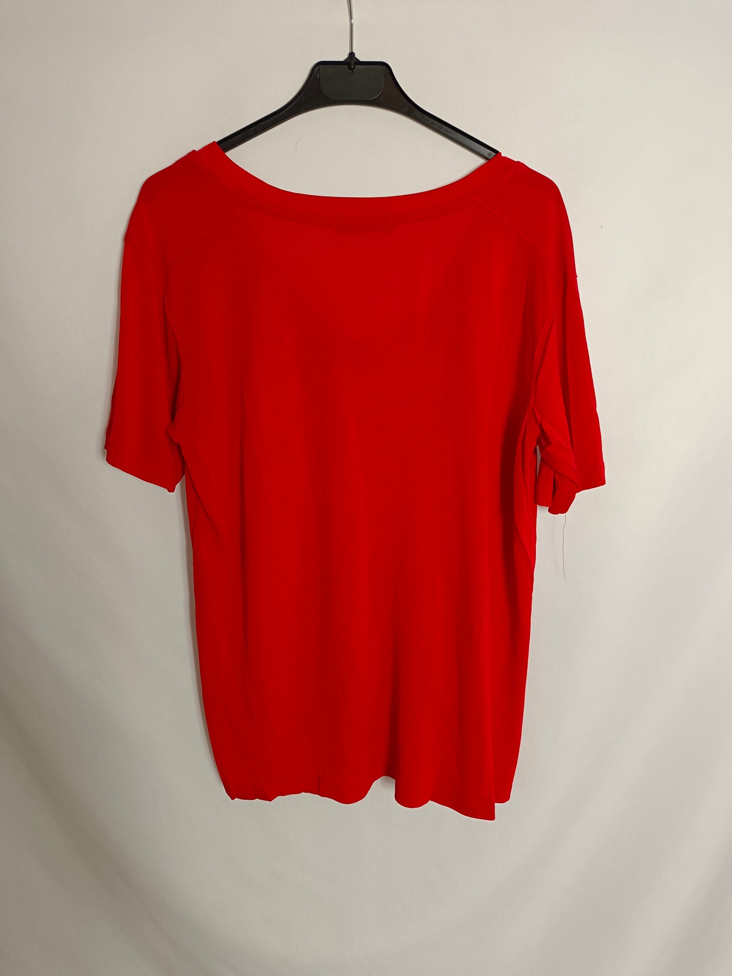 STRADIVARIUS. Camiseta roja básica T.l