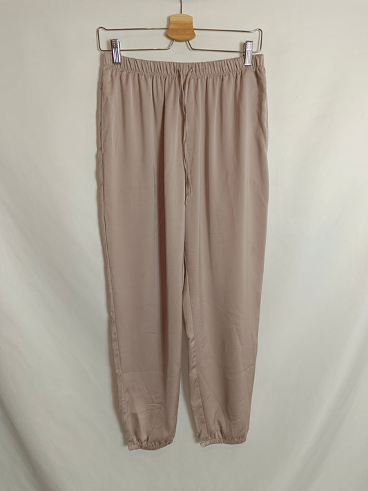 UNIQLO. Pantalón beige satinado T.m