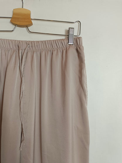 UNIQLO. Pantalón beige satinado T.m