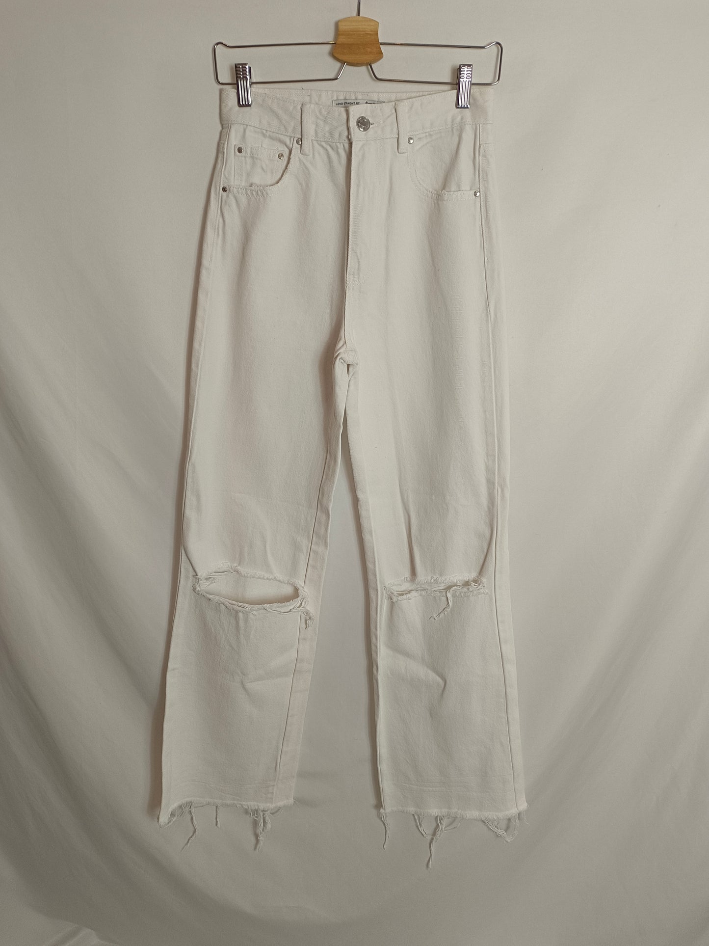 STRADIVARIUS. Pantalón blanco ancho T.34 (tara)