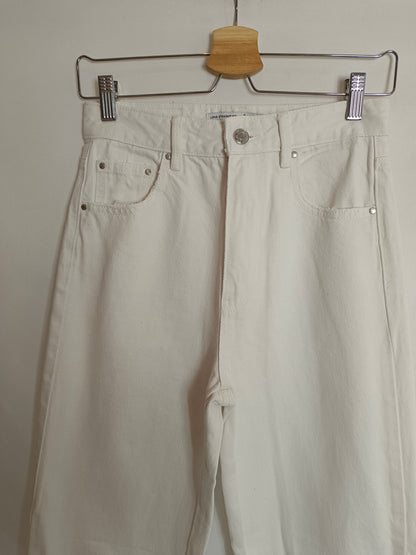 STRADIVARIUS. Pantalón blanco ancho T.34 (tara)