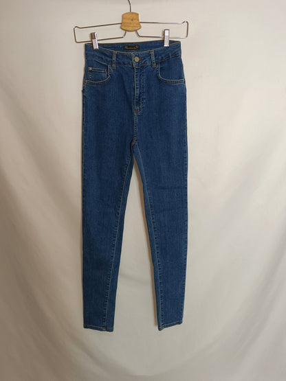 PULL&BEAR. Pantalón pitillo denim T.36