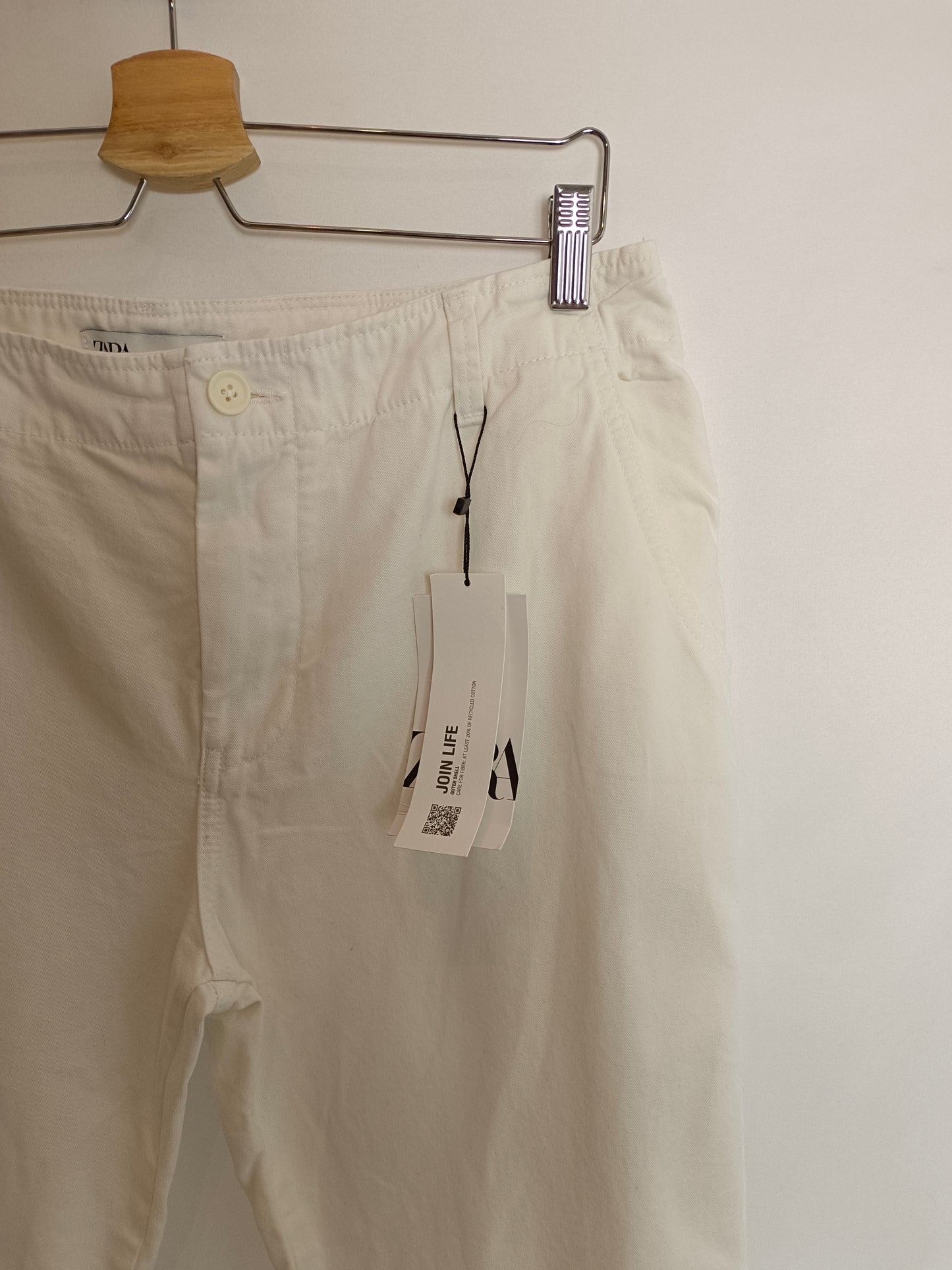 ZARA. Pantalón blanco chino T.44