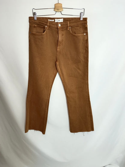 MANGO. Pantalón teja "boot crop"  T.42