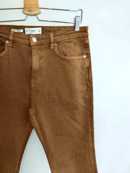 MANGO. Pantalón teja "boot crop"  T.42