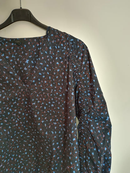 COS. Blusa negra estampada T.44