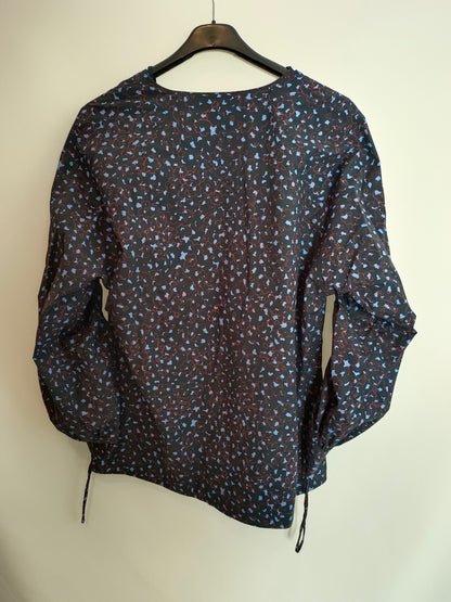 COS. Blusa negra estampada T.44