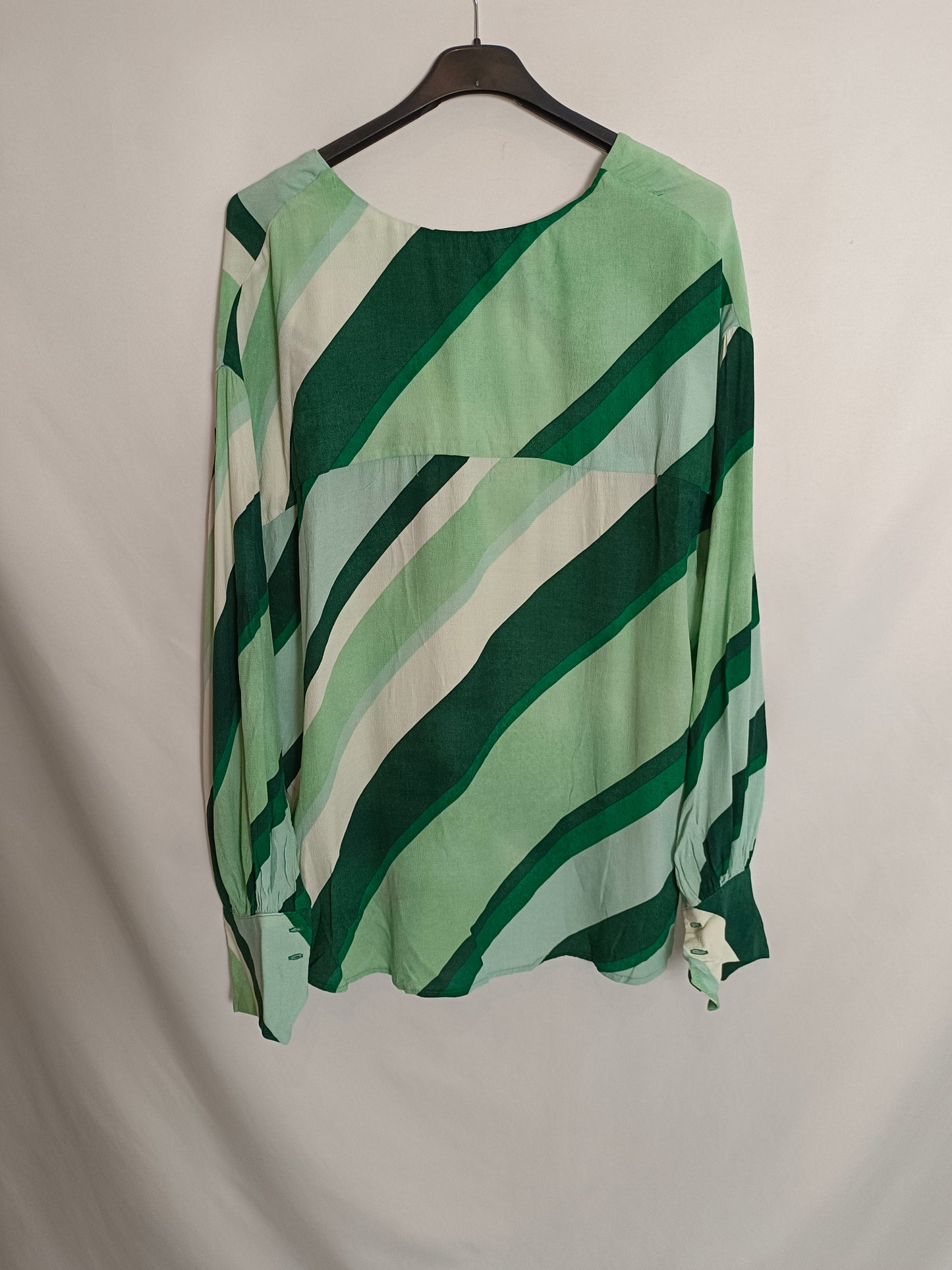 MANGO. Blusa verde rayas T.xl