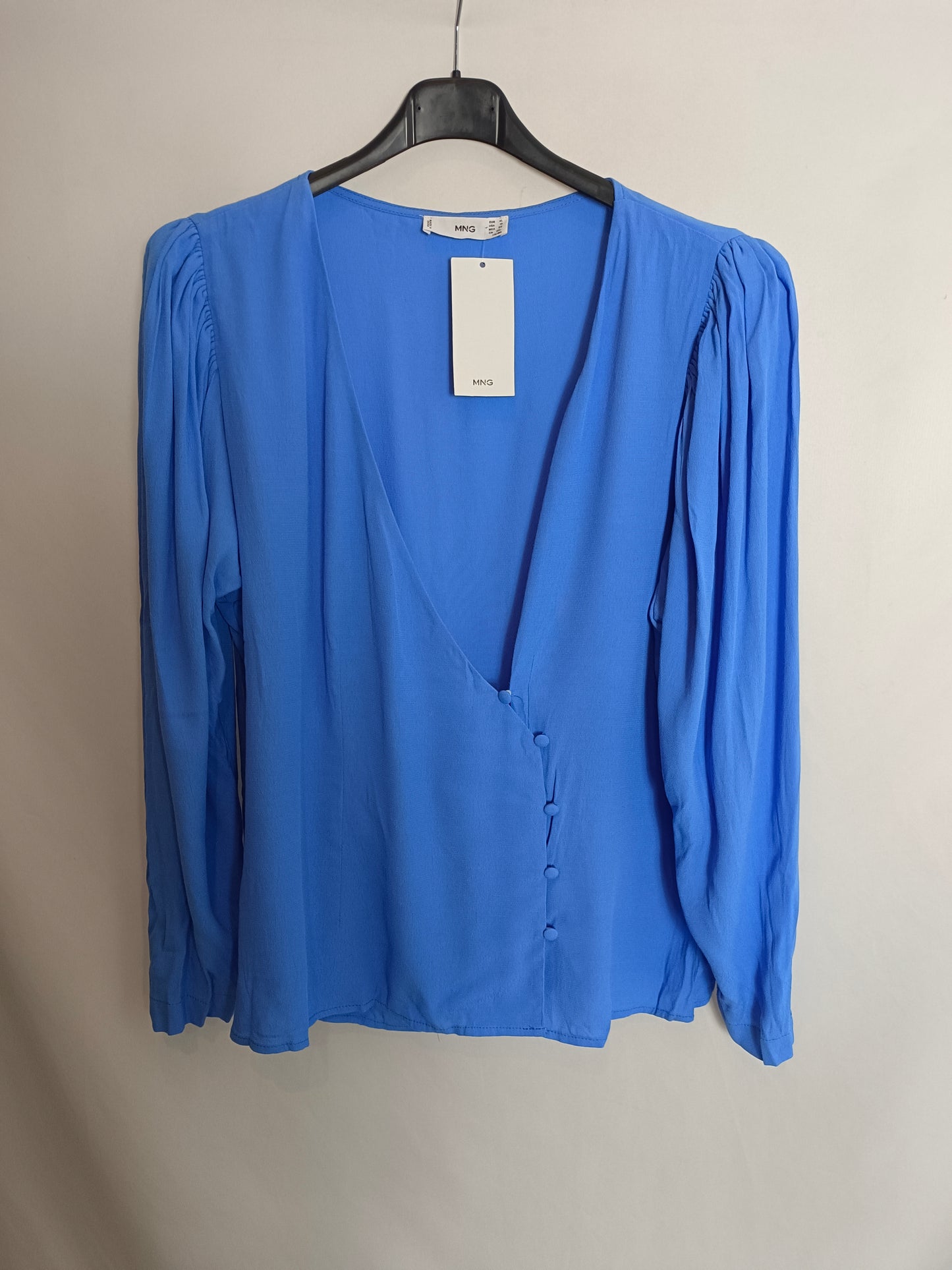 MANGO. Blusa azul cruzada T.xl