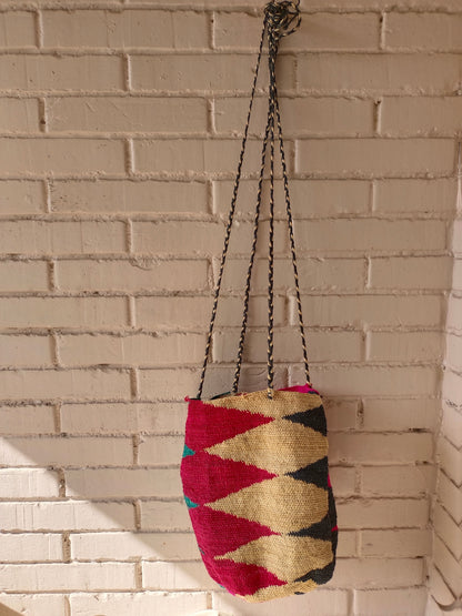 OTRAS. bolso rafia colores