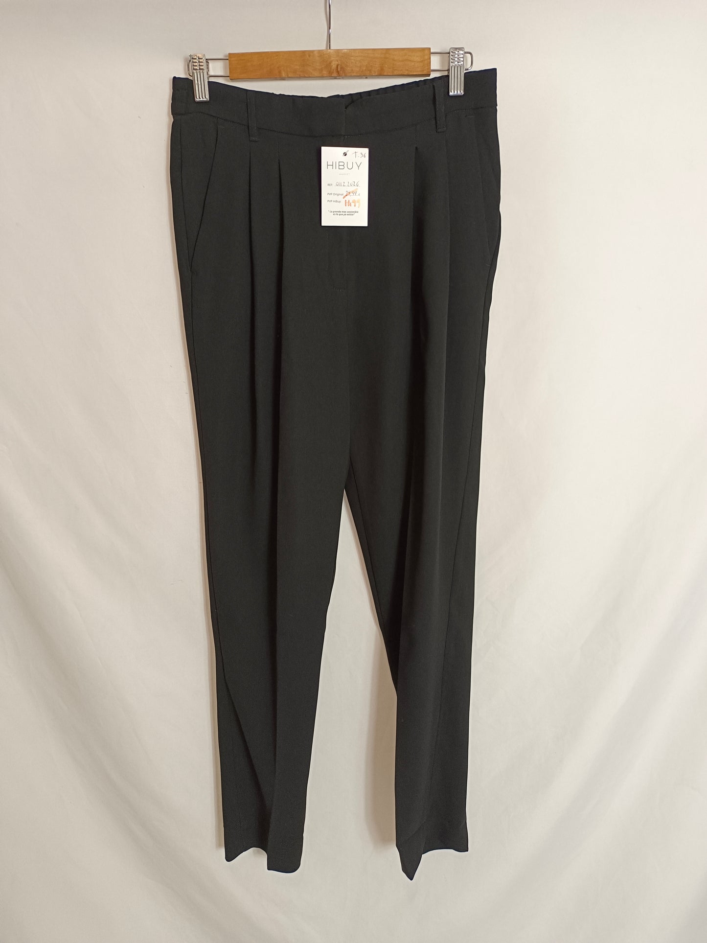 MANGO. Pantalón pinza  negro T.36