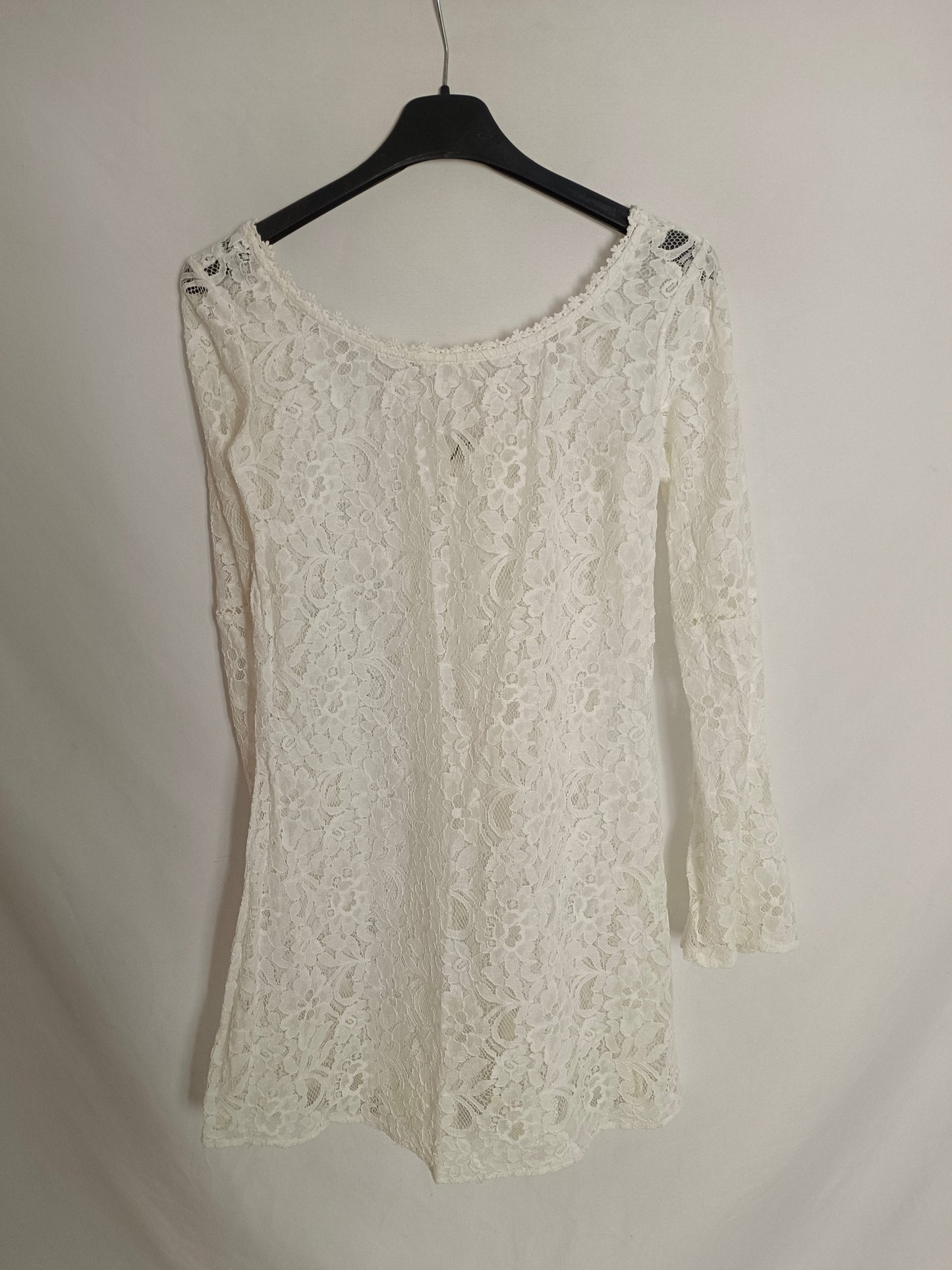 STRADIVARIUS. Vestido encaje blanco  T.s