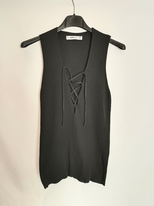 ZARA. Top negro canalé T.m