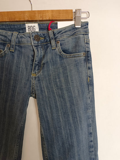 BDG. Pantalón denim campana T.24(32/34)