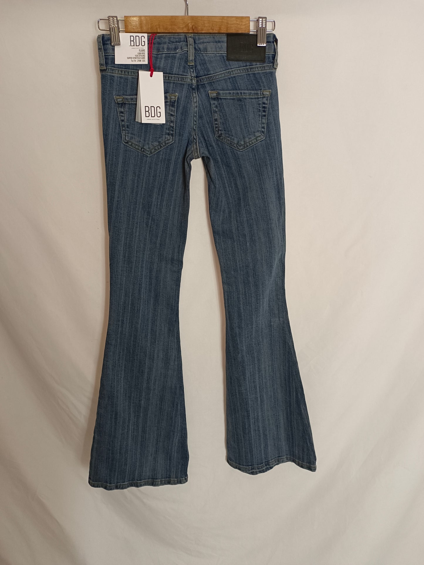 BDG. Pantalón denim campana T.24(32/34)