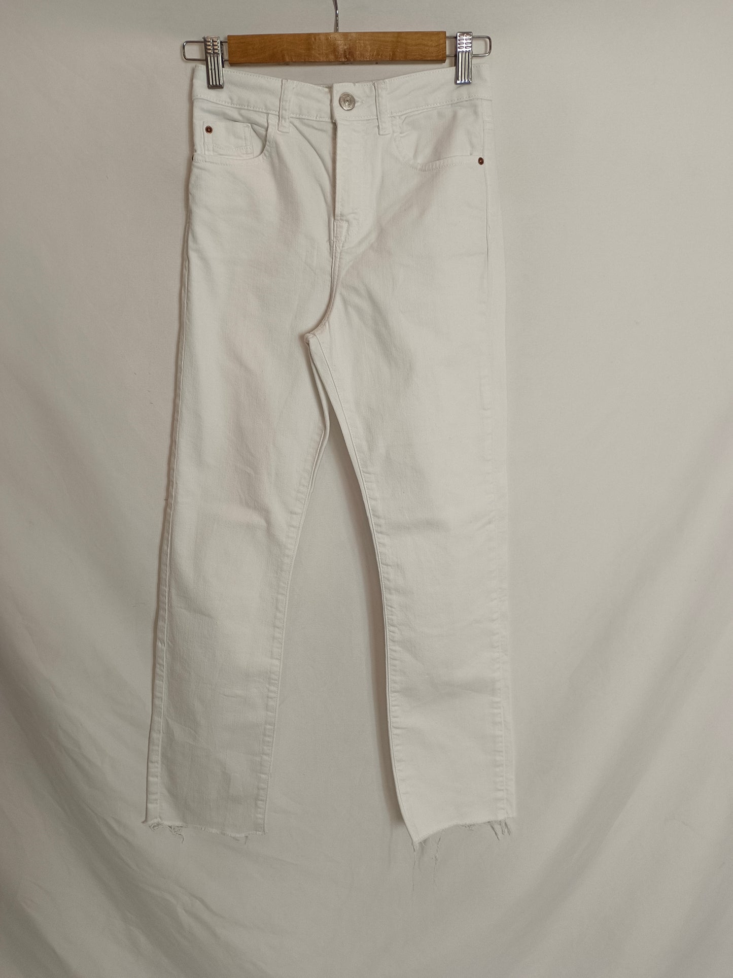 ZARA. Pantalón blanco recto  T.34