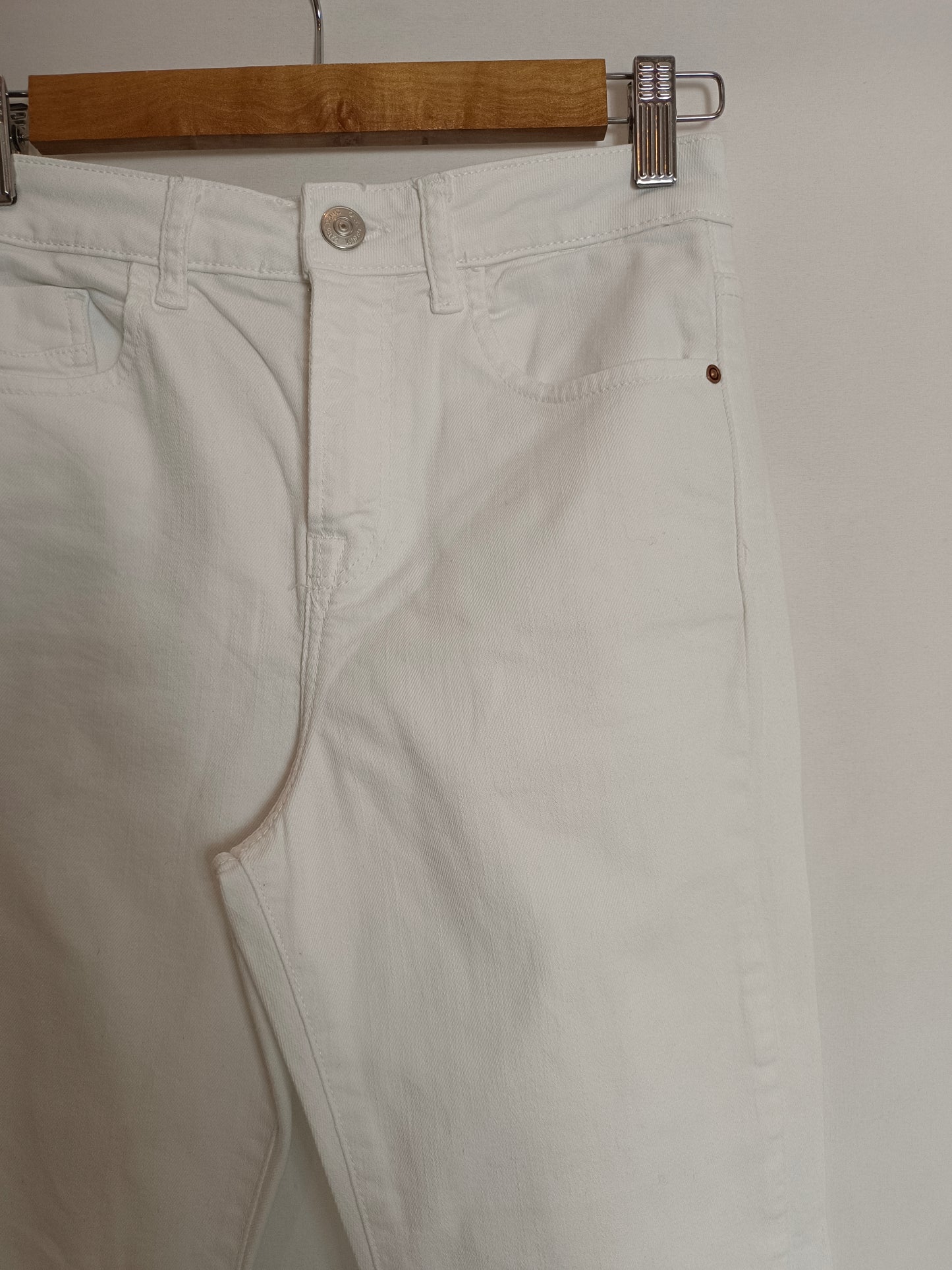 ZARA. Pantalón blanco recto  T.34