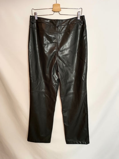 PRIMARK. Pantalón negro efecto piel T.40