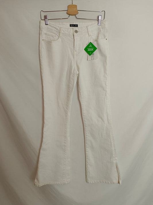 TEX. Pantalón blanco campana T.40