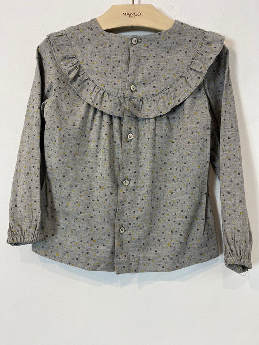 GOCCO. Blusa gris textura topitos. T 4-5 años