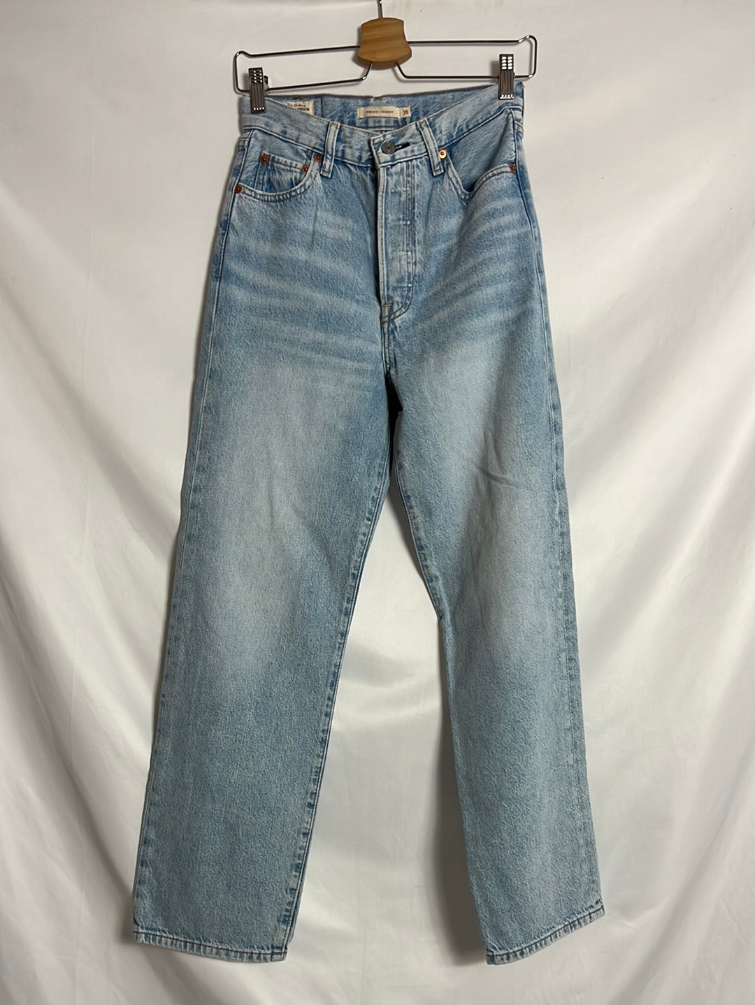 LEVI´S. Pantalones denim rectos abotonados. T 26 (36)