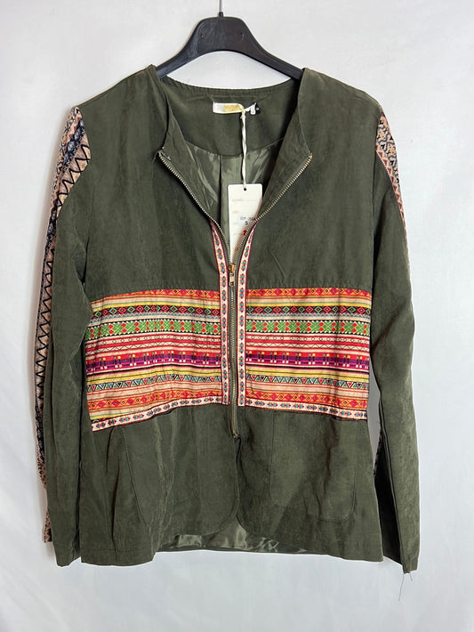 MOSNOVA. Chaqueta verde textura cenefas. T S