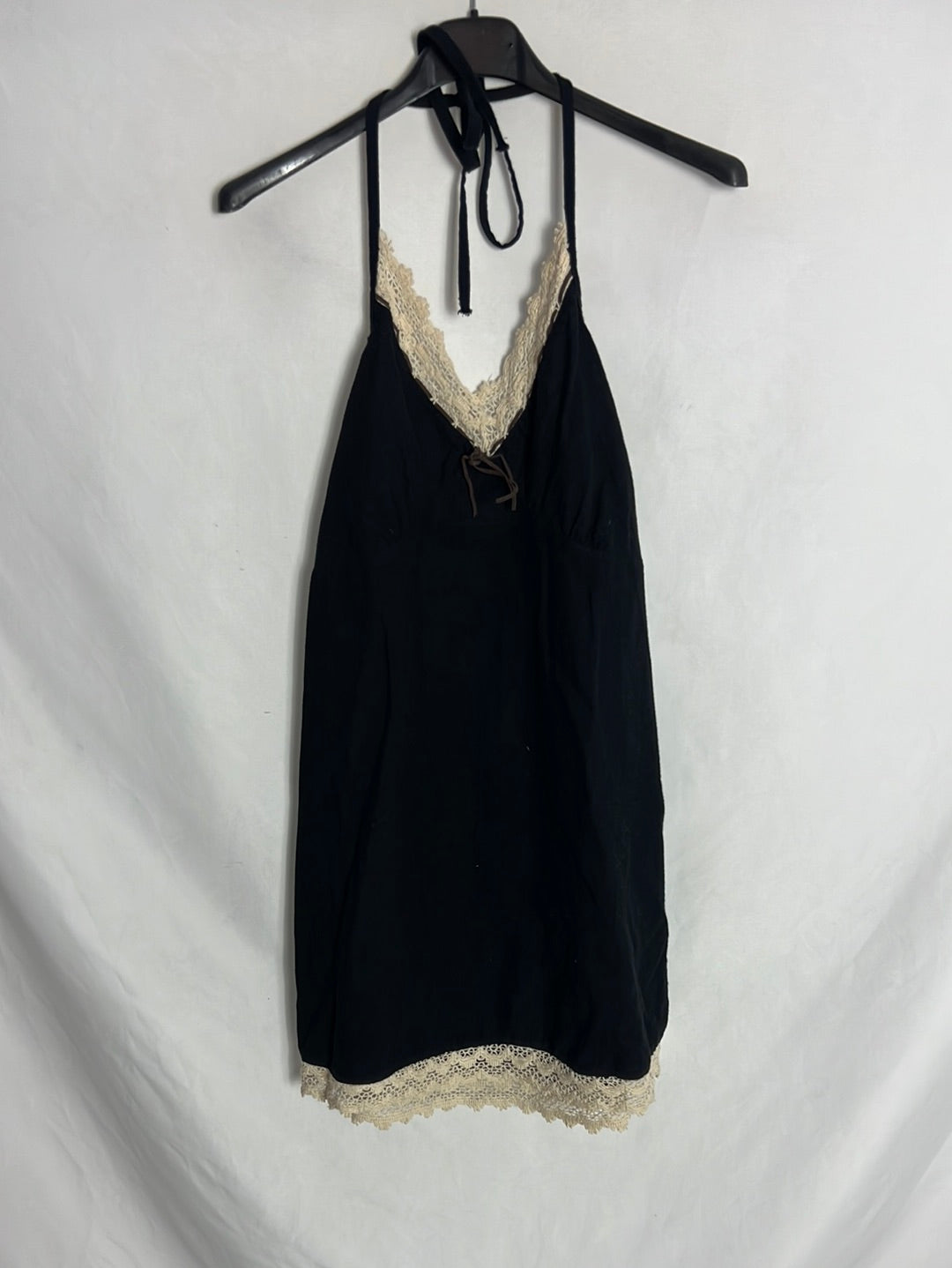 OTRAS. Vestido corto negro detalles crochet. T L (M)