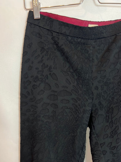 H&M. Pantalón negro bordado T.36