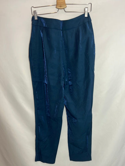 INTROPIA. Pantalón pinzas satinado azul. T M