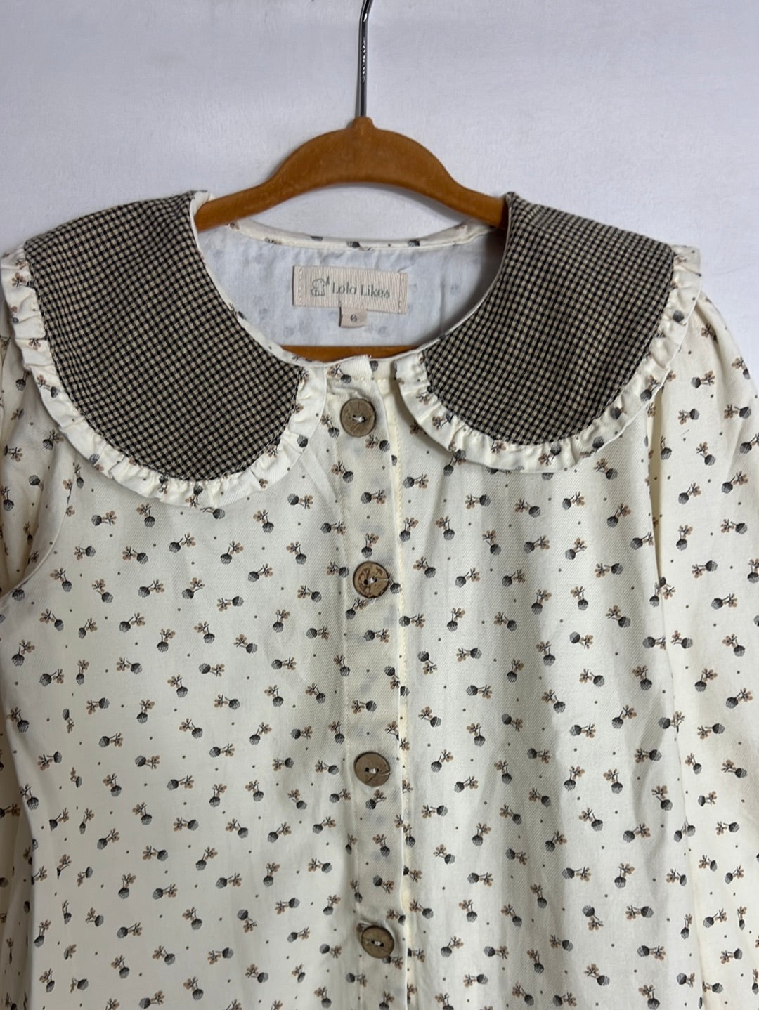 LOLA LIKES. Blusa beige claro flores. T 6 años