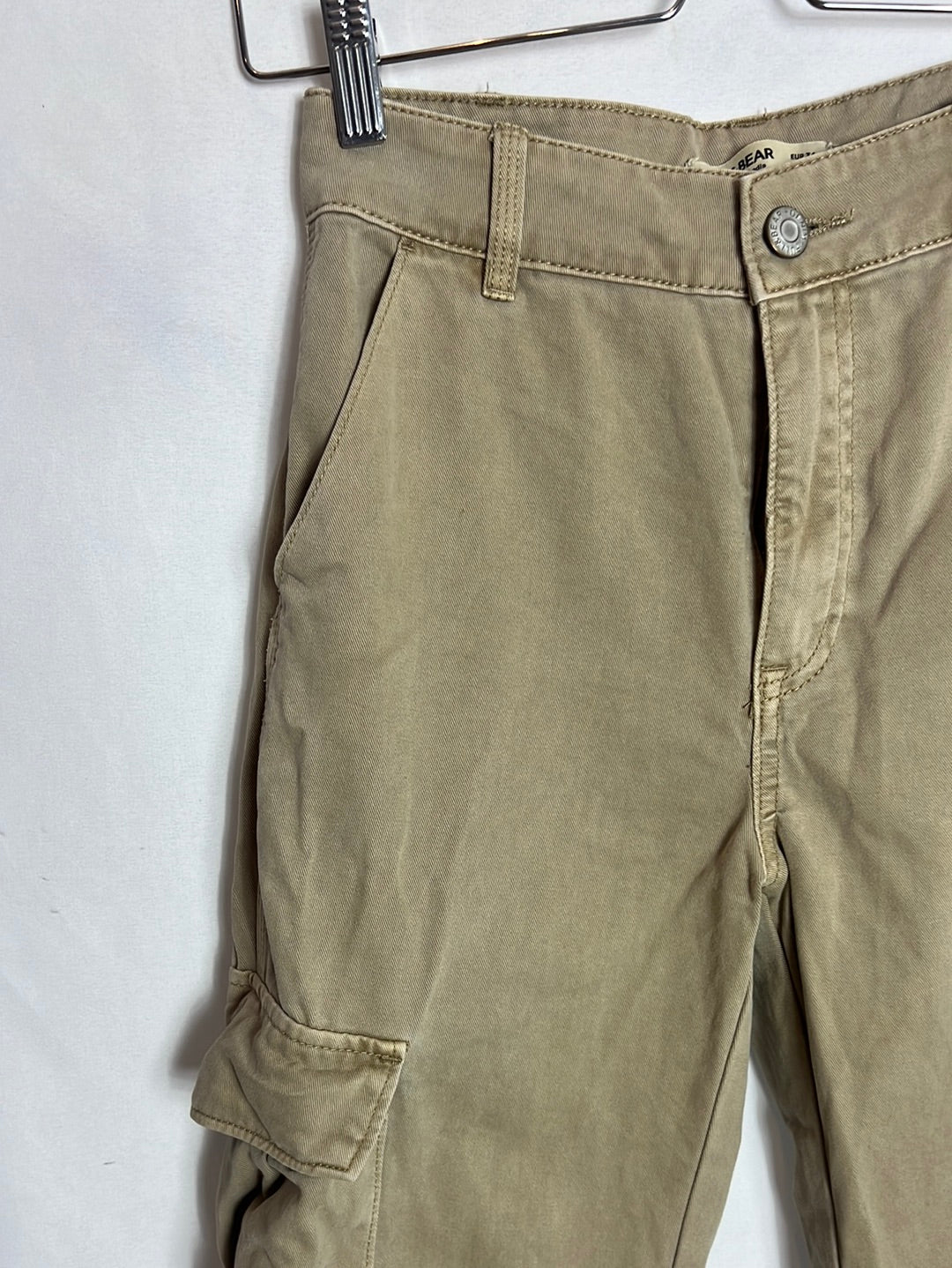 PULL&BEAR. Pantalón beige bolsillo T.34