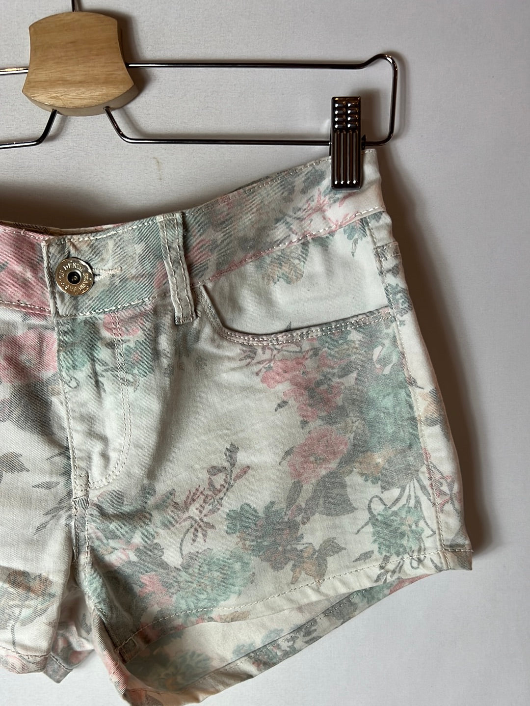 MISS BONBON. Short denim estampado flores. T L ( M)