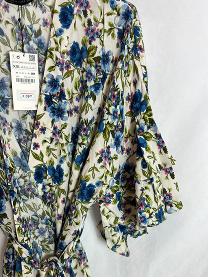 ZARA. Kimono flores azules con cinturón. TXXL