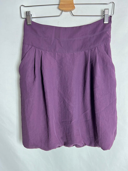 ZARA. Falda corta morada bolsillos. T XS