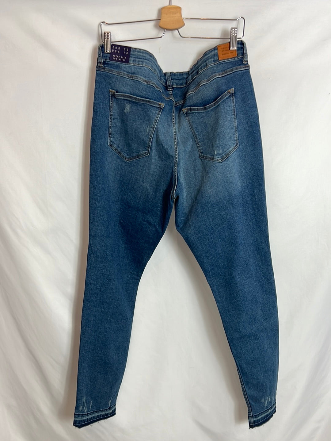 VIOLETA BY MANGO. Pantalones pitillo denim rotos. T 50