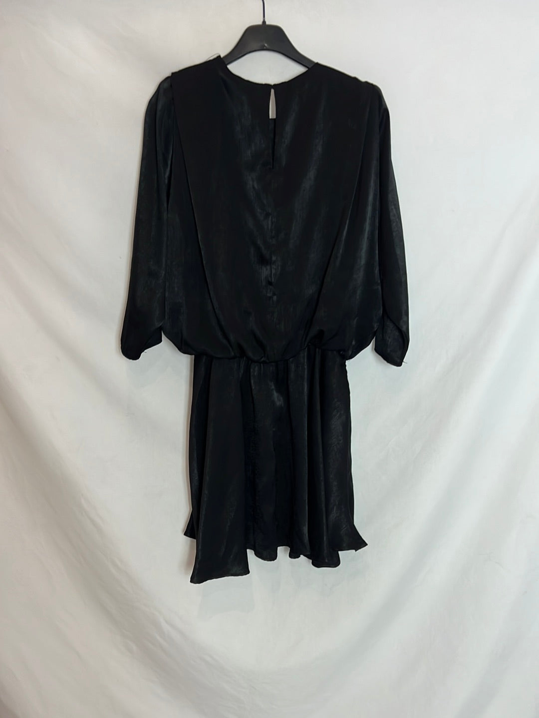 ZARA. Vestido negro satinado. T.XS