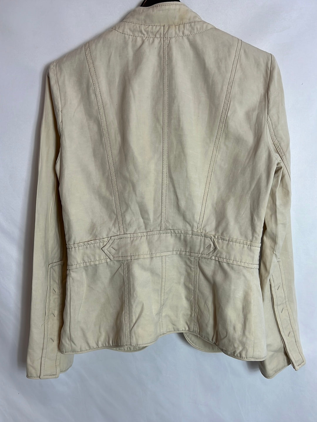 ZARA. Chaqueta beige corchetes. T M