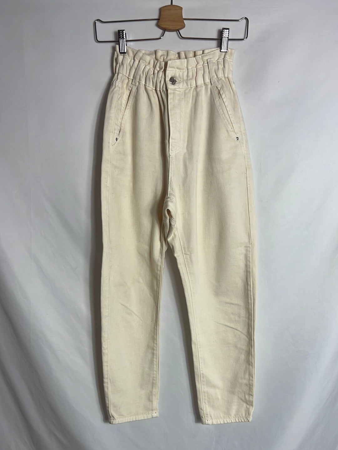 ZARA. Pantalón slouchy beige claro. T 32