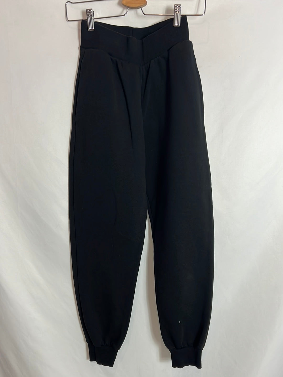 ZARA. Pantalón negro felpa bolsillos. T S