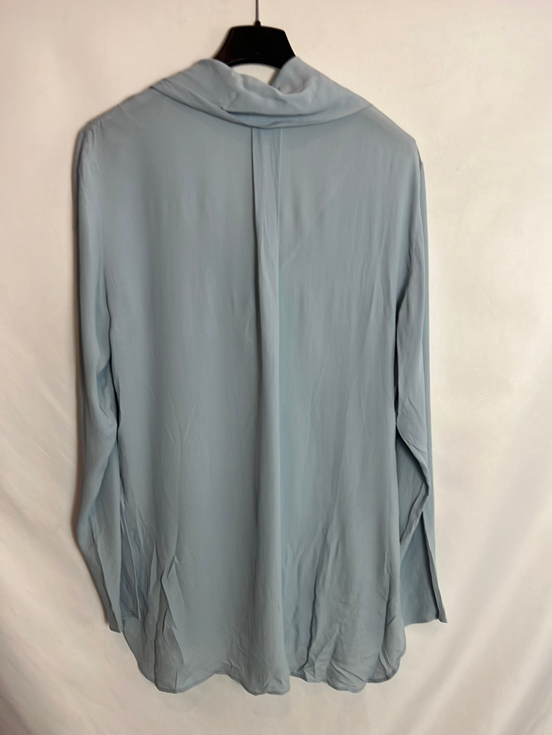 OTRAS. Blusa azul claro fluida nudo. T XL