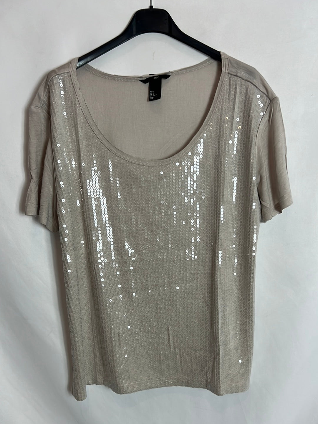 H&M. Top beige lentejuelas. T L